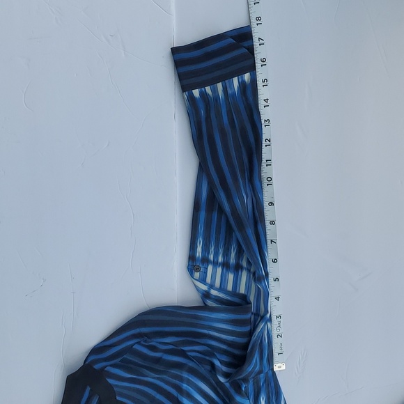 NWT Vince Silk Shibori Tie Dye Blouse Blue White Size 4 - Picture 13 of 13